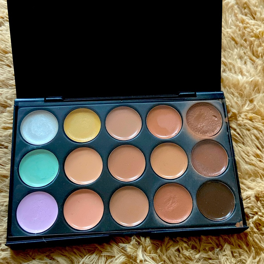 Colour correcting/ concealer palette